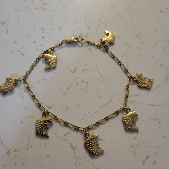 Whimsical Gold  7 Dangling FISH Charm Bracelet - Picture 1 of 12